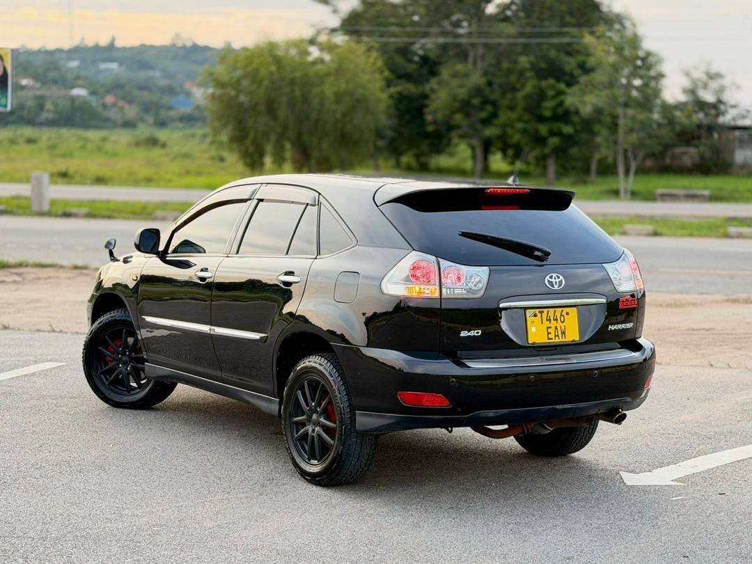 A picture of TOYOTA HARRIER
