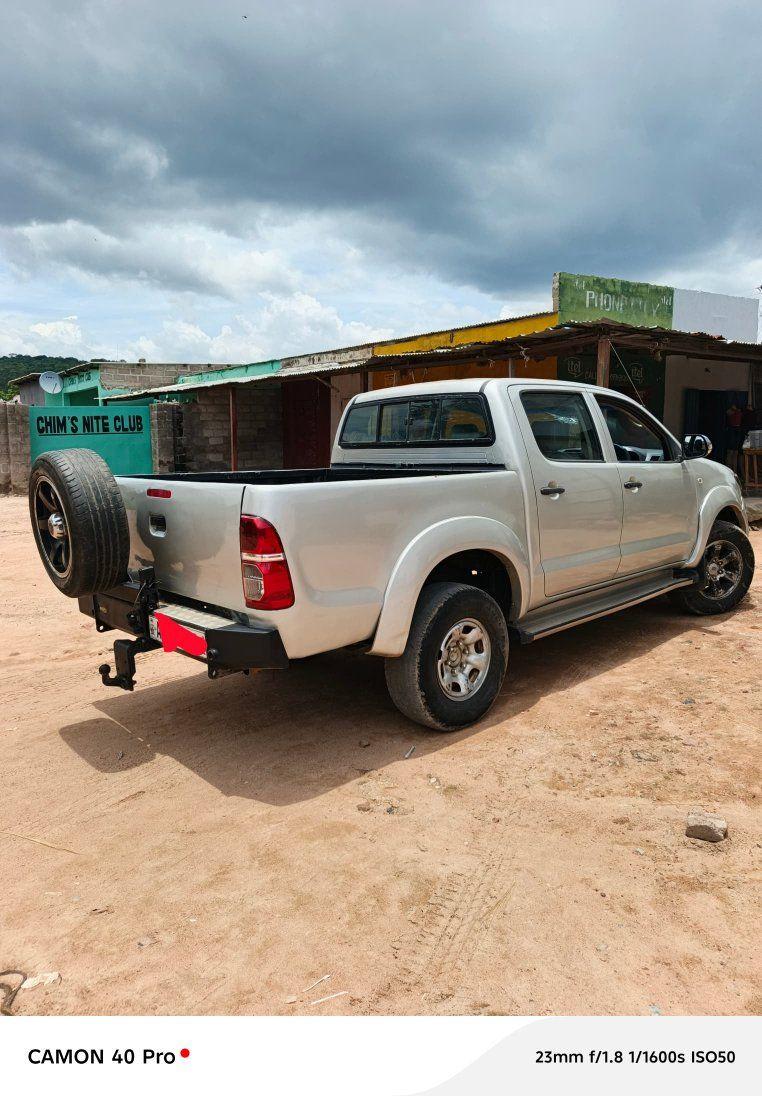 A picture of Toyota Hilux 2kd engine price 155 call me 0571192406