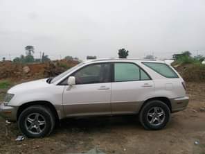 A picture of Neatly used lexus Rx 300 With neat first body Interior