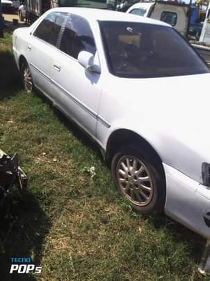 A picture of Wadau wa sikrepa wadau wa kukata magari cresta iyo inalengeshwa
