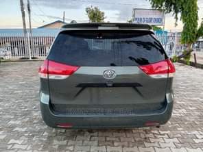 A picture of Clean 2014 sienna Fullest option with clean title Price 10