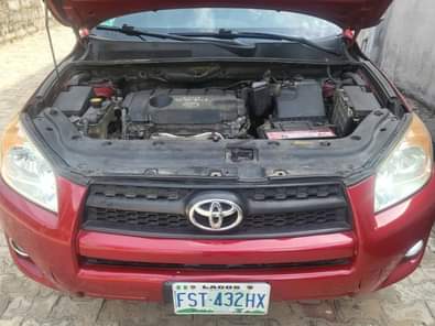 A picture of 2009 10 Toyota RAV4 V4 venza engine Less than a