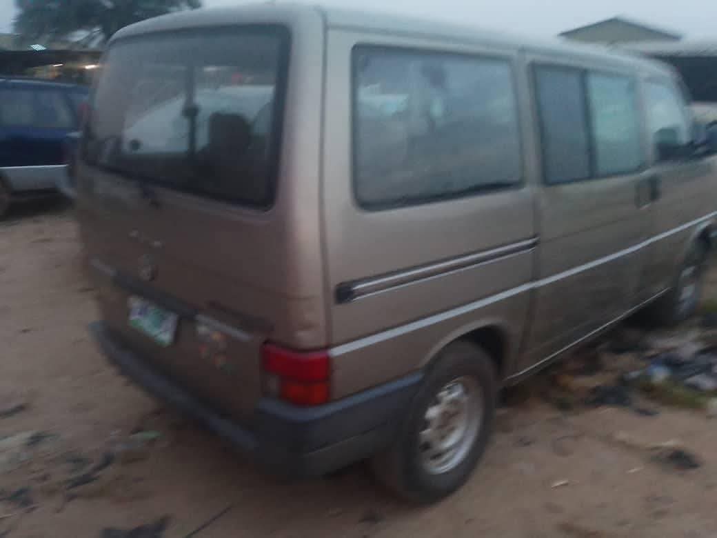 A picture of Volkswagen bus toks standard