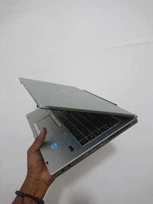 A picture of laptop hp elitebook core i7