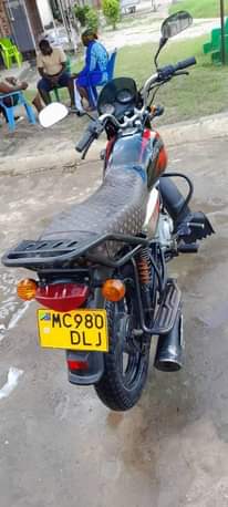 A picture of Boxer bm 125