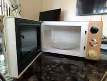 A picture of ACHANA NA MCHINA CHUKUA MICROWAVE USED KUTOKA UK KWA 150000
