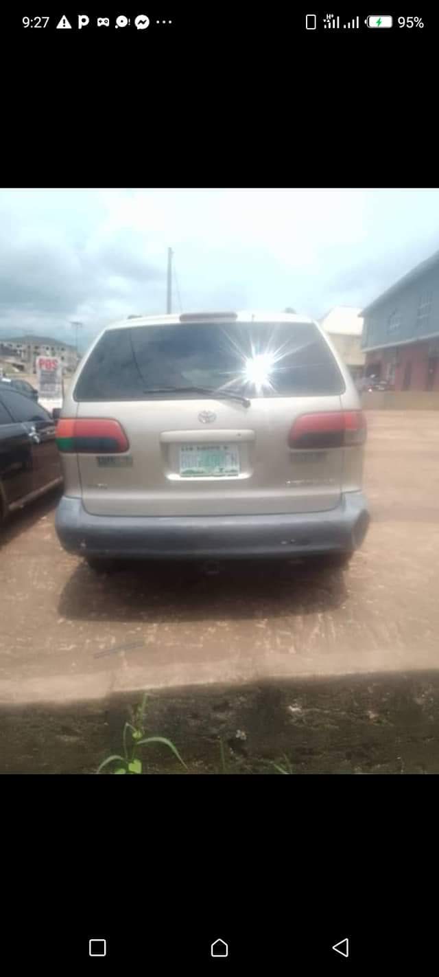 A picture of First body sienna Sound engine and gear Toyota sienna Air