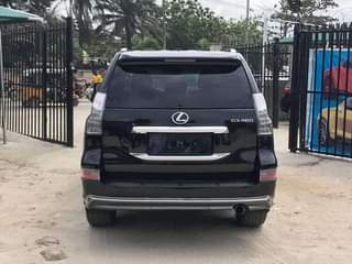 A picture of GX460 2016