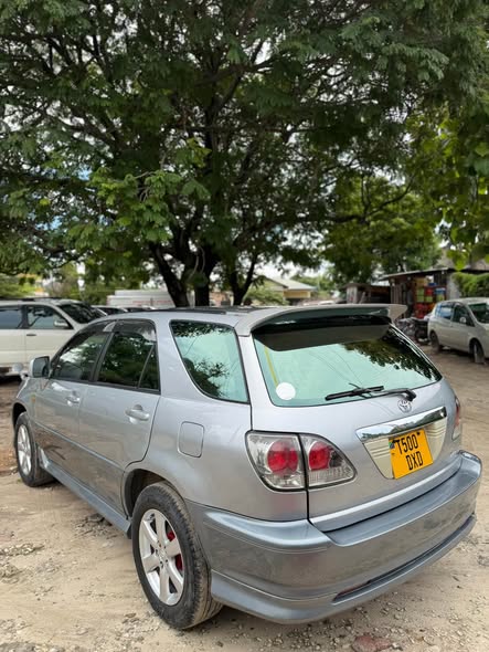 A picture of TOYOTA HARRIER YEAR 2002 PRICE 16 9M CALL 0621007902