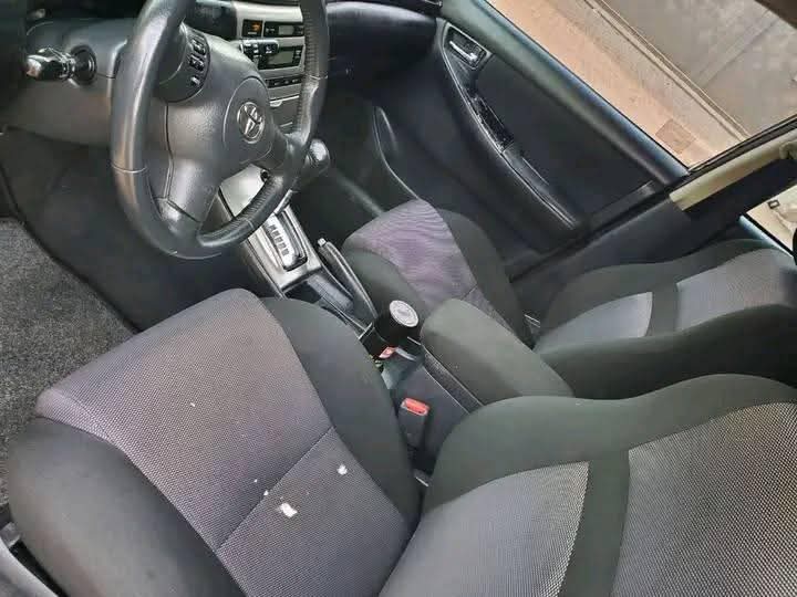 A picture of 2005 Toyota corolla obama