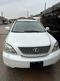 A picture of LUXURY AND PERFORMANCE 4 850M Cleanest RX350 2007 Sharp baking