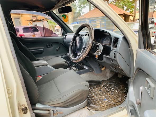 A picture of TOYOTA HILLUX