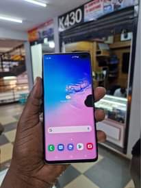 A picture of At 300K Ugx Samsung s10 128gb 8gb ram single sim