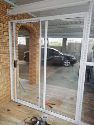 A picture of Glass and Aluminium
