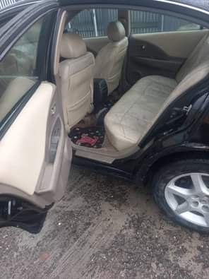 A picture of 05 altima Own by a pastor Got another one as