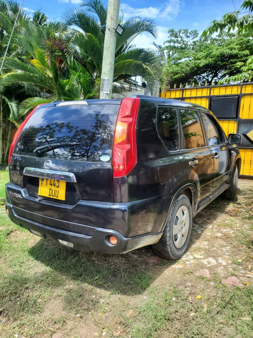 A picture of NISSAN EXTRAIY NEW MODEL