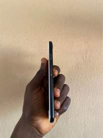 A picture of No fingerprint iPhone 7 32gb with receipt