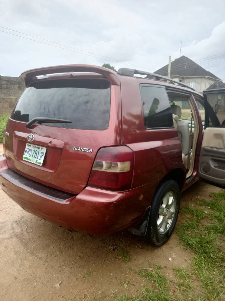 A picture of Toyota Highlander 3 rows