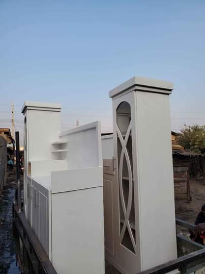 A picture of KABATI LA KUPIKIA MILANGO MINNE