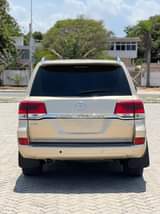 A picture of LAND CRUISER V8