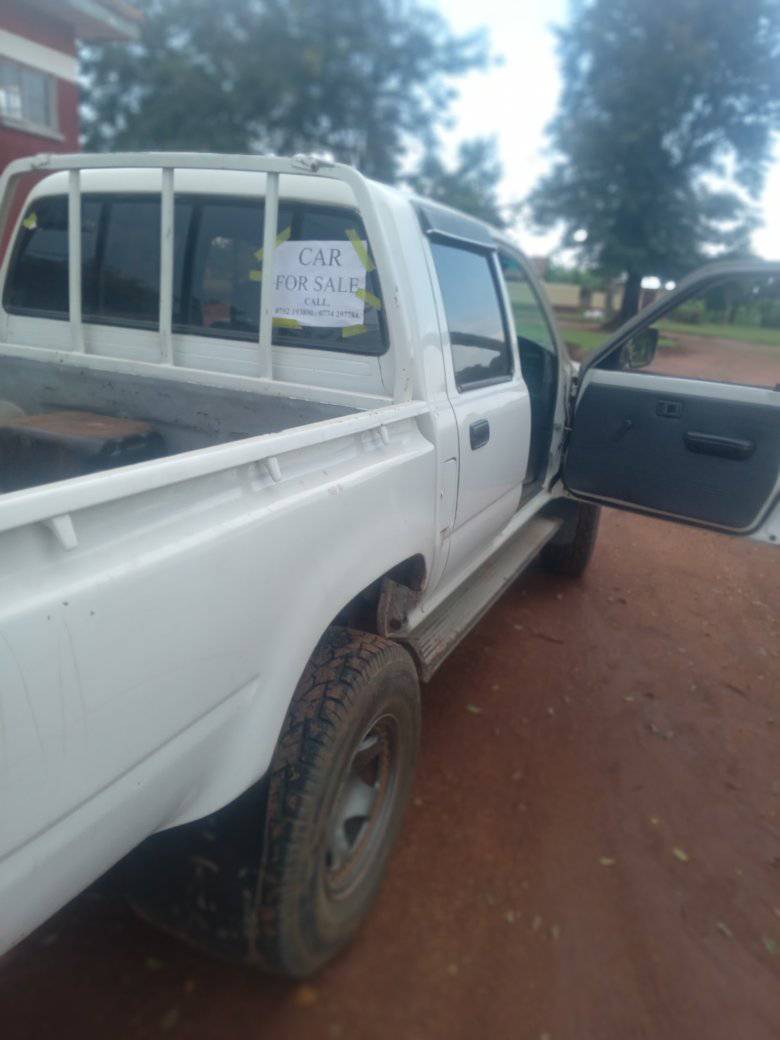 A picture of Atoyota hilux double cabin 4x4