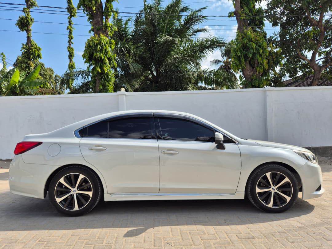 A picture of SUBARU LEGACY 2015 0713660746