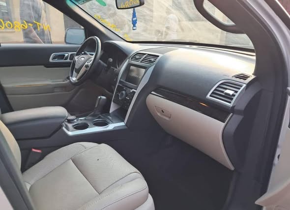 A picture of 2013 Ford explorer