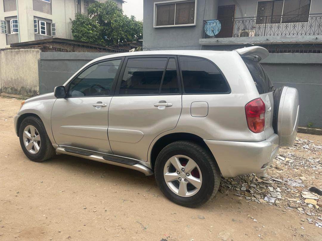 A picture of Toyota RAV4 05 model. Engine gear and AC working perfect