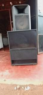A picture of 2 piece of bass