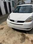 A picture of Toyota sienna 05 direct