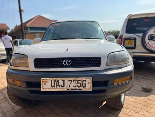 A picture of Toyota RAV4 8m call 0751440405