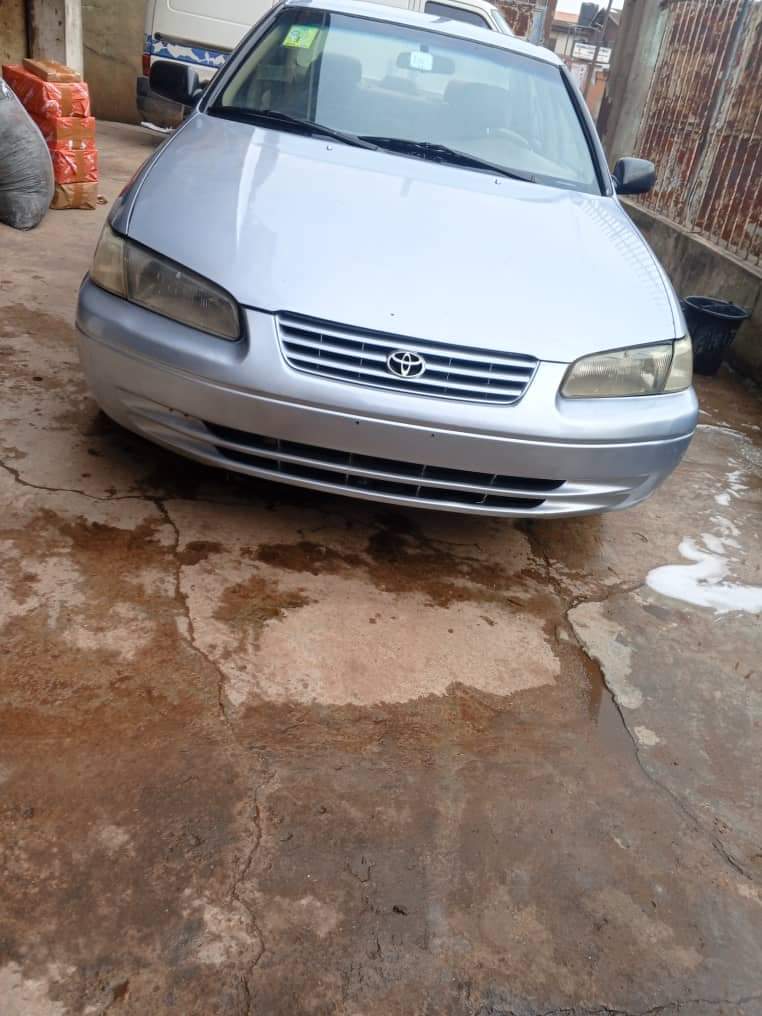 A picture of 2000 Camry toyota