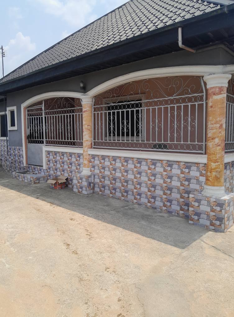 A picture of 3 bedroom flat 2bedroomflat 2self contain for sale