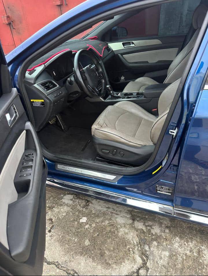 A picture of 015 Hyundai sonata