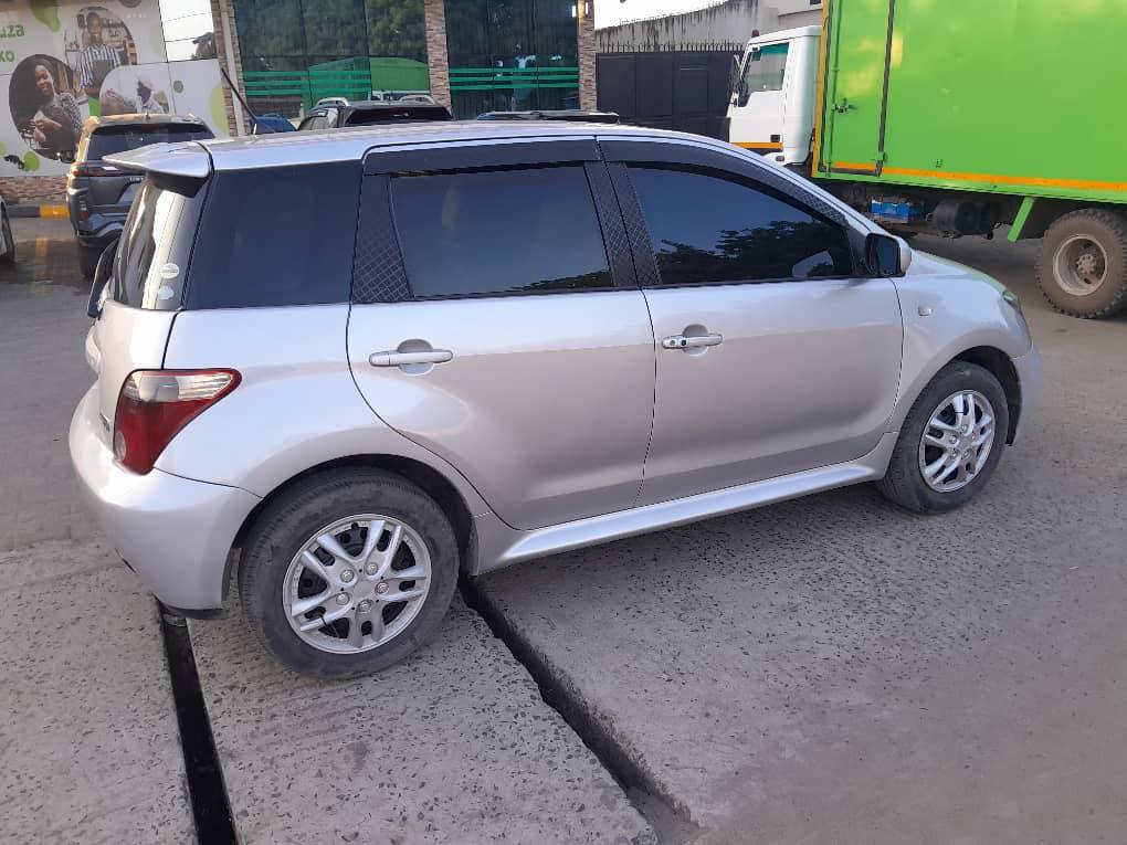 A picture of TOYOTA IST 