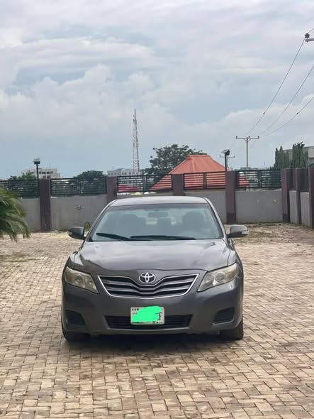 A picture of 2011 Toyota camry le