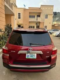 A picture of 2013 Highlander Limited Push to start power doors and boot