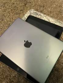 A picture of new iPads 5 gen 32 gb