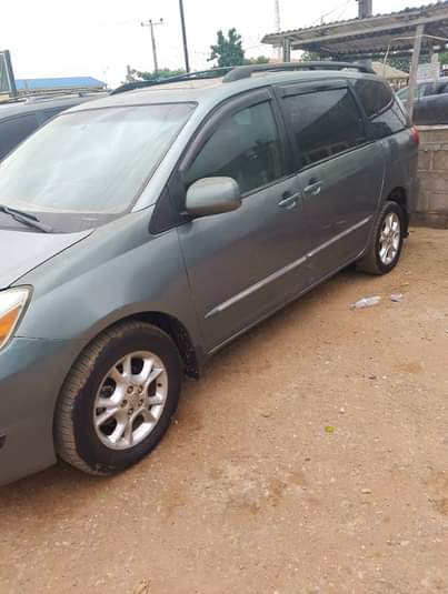A picture of MAKE OF CAR TOYOTA SIENNA CONDITIONS ENGINE GEAR AND AC
