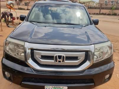 A picture of Honda pilot
