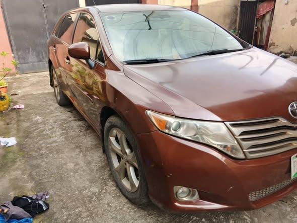 A picture of Clean Used 2010 Toyota Venza Thumb Start