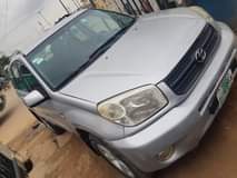 A picture of 2005 RAV 4 FIRST BODY engine and gear AC perfectly