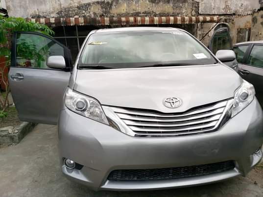 A picture of 2013 Toyota Sienna