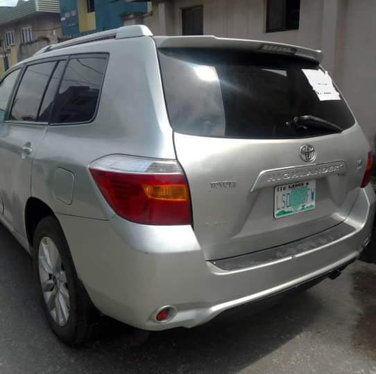 A picture of Toyota Highlander 2010