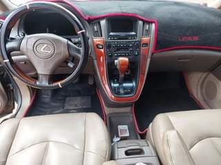 A picture of Lexus RX 300