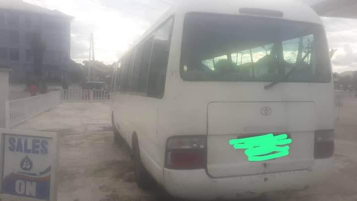 A picture of Toyota costars bus 2000model everything is perfect Ac chiling 15