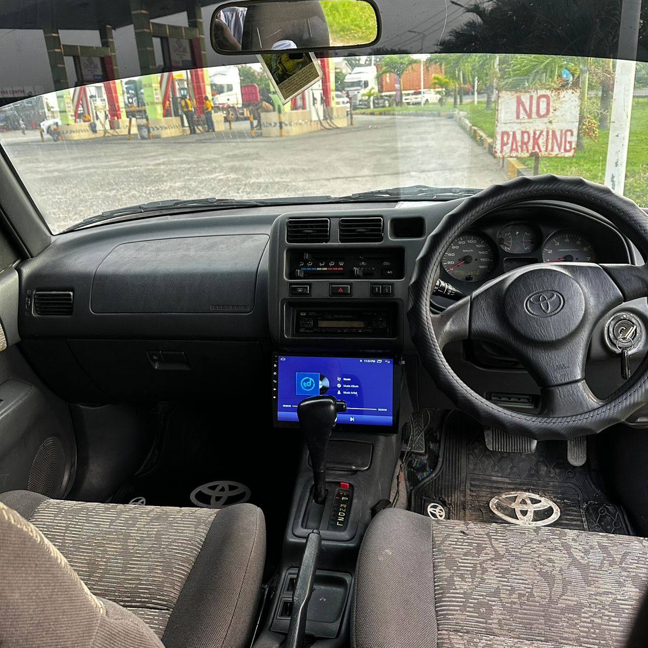 A picture of Toyota Rav4 old model PRICE 13 900 000 TSHS CONTACT