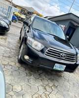 A picture of 2010 TOYOTA HIGHLANDER TOKS STANDARD Clean inside and out We