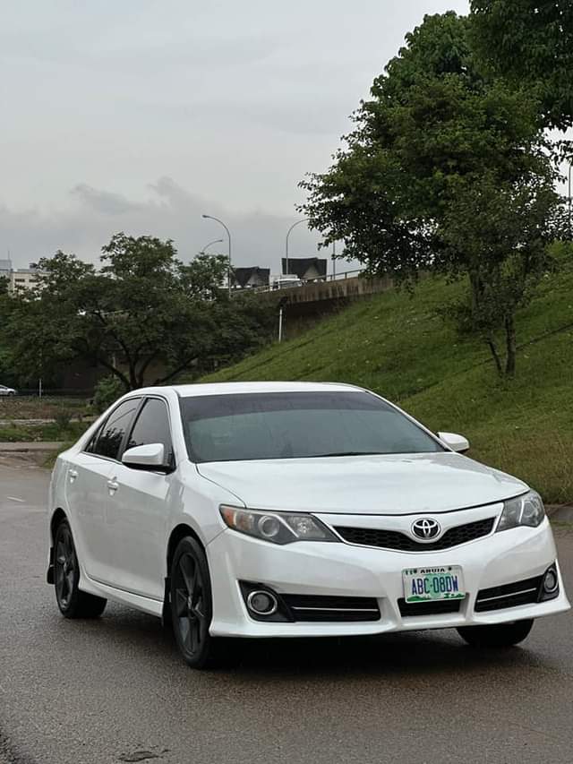 A picture of TOYOTA CAMRY 2012 SE LOCAL USED