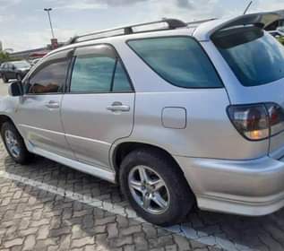A picture of TOYOTA HARRIER OLD MODEL DKJ Bei 12.8M 2360Cc SILVER Full